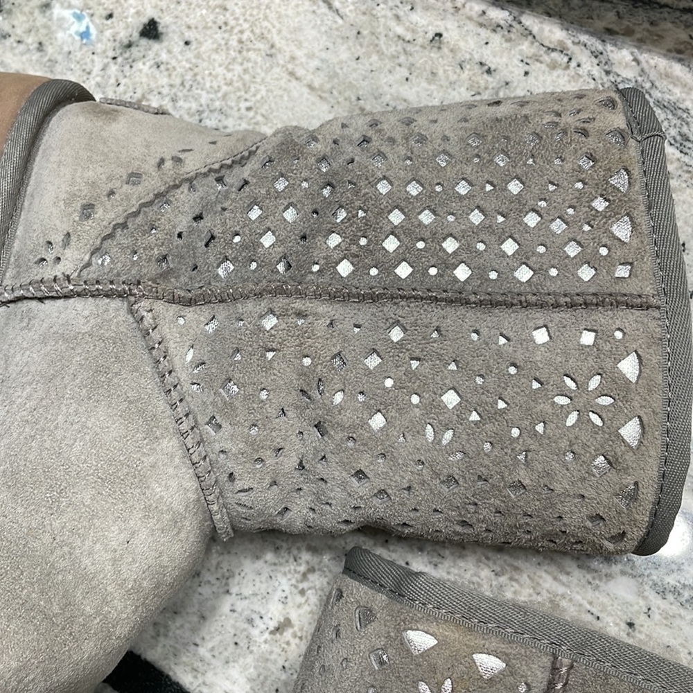 *RARE* UGG Cutout Short Boots - Picture 10 of 15